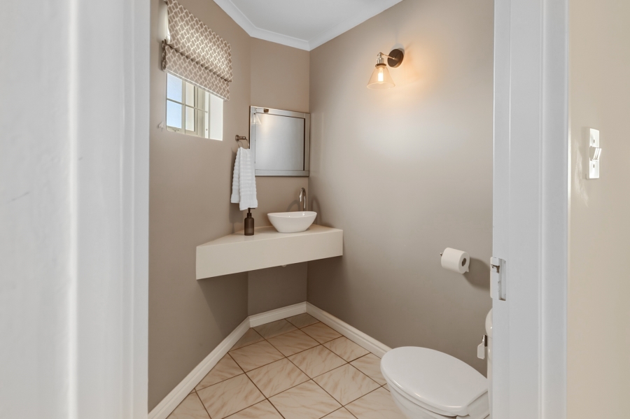 6 Bedroom Property for Sale in La Concorde Western Cape